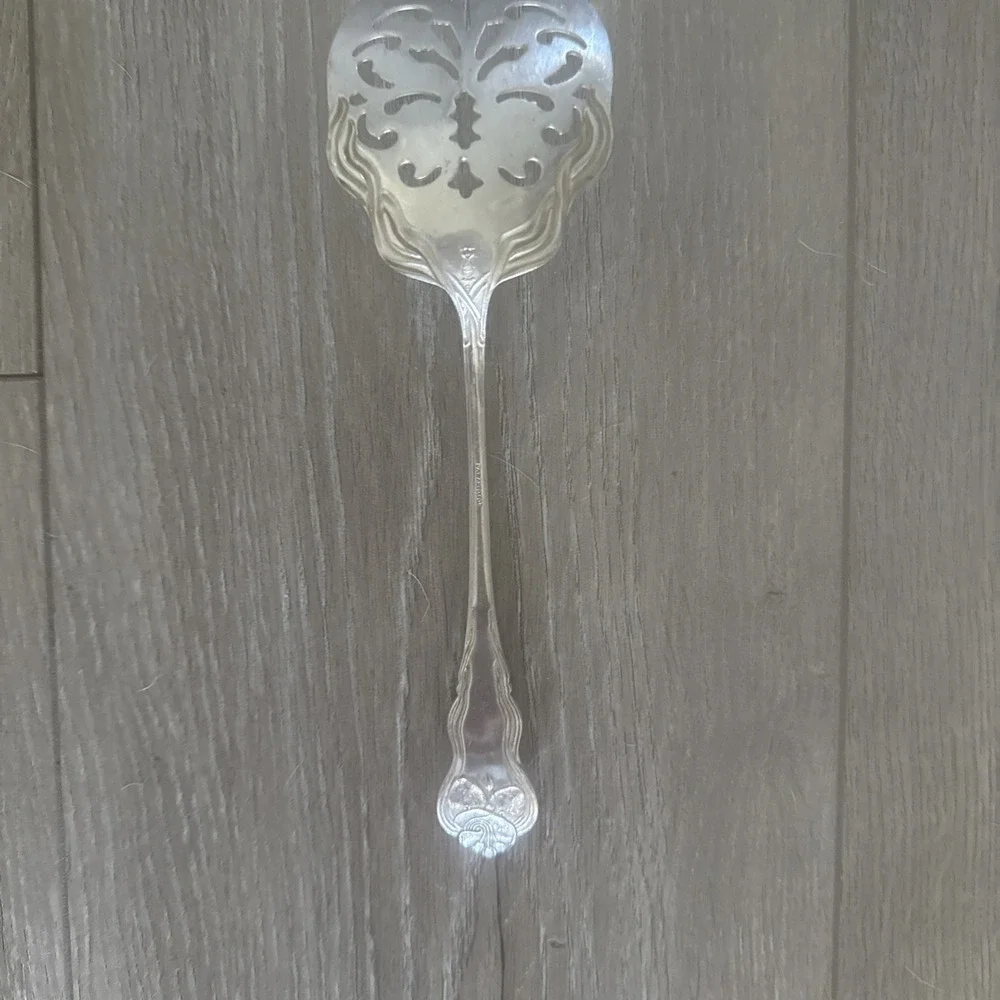 Nenuphar‎ by American Plate Silverplate Tomato Server 8 1/4